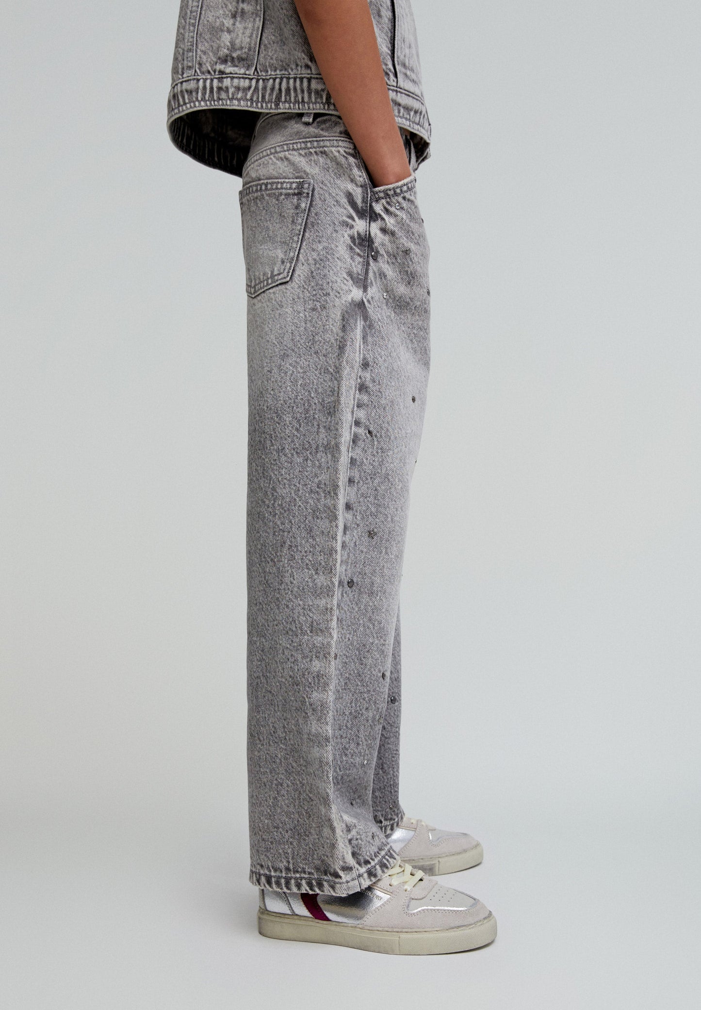 CULOTTE-JEANS MIT NIETEN