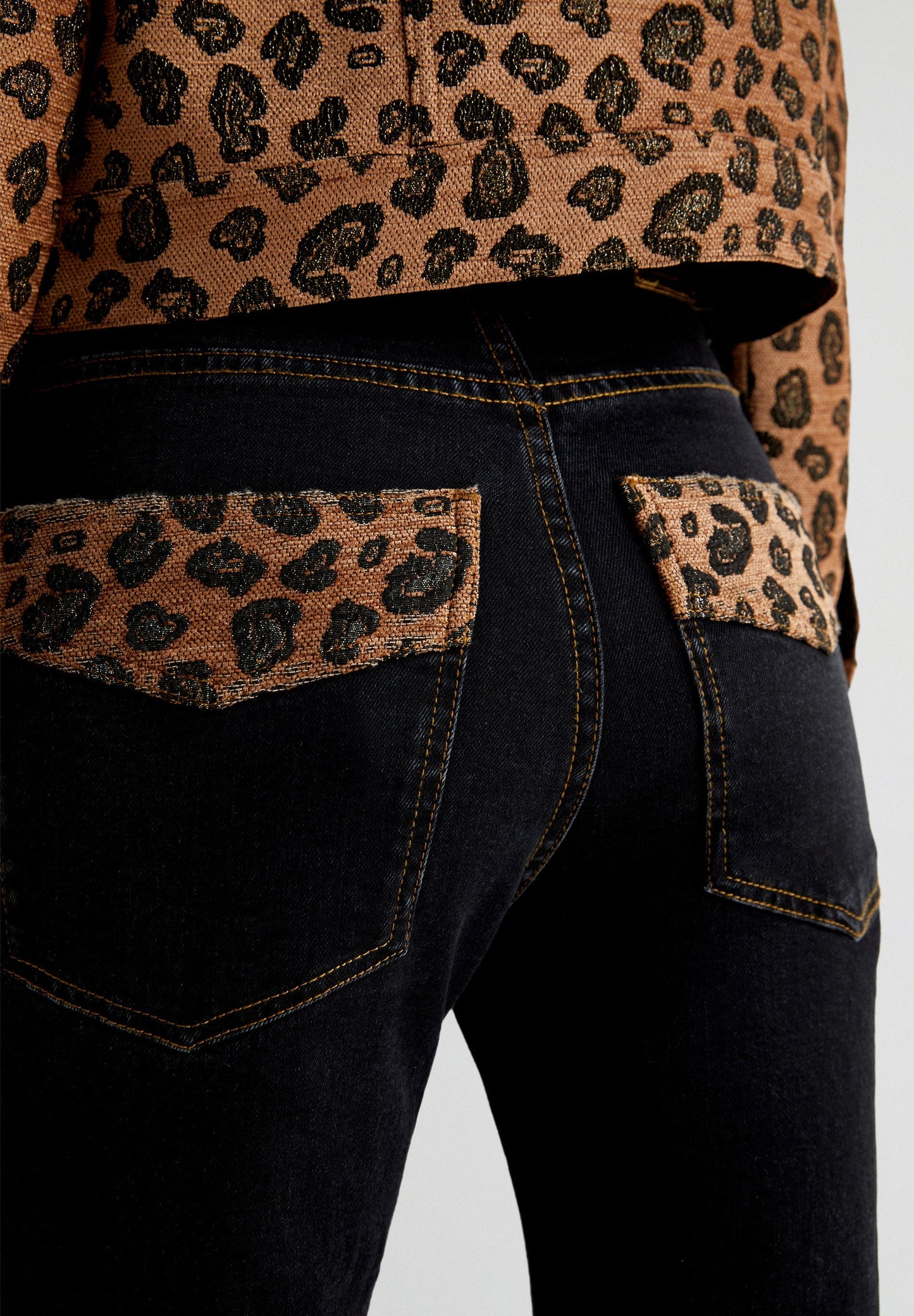 JEANS MIT ANIMALPRINT