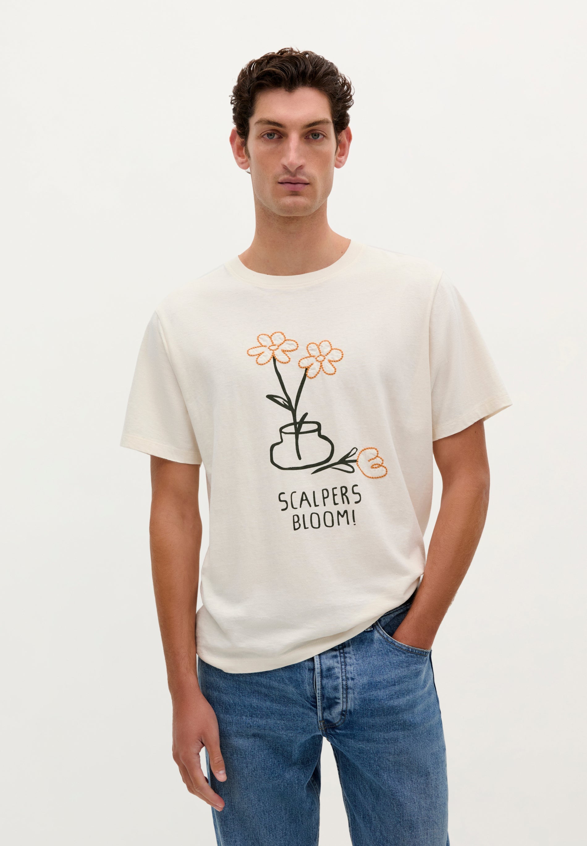 T-SHIRT MIT BLOOM-STICKEREI