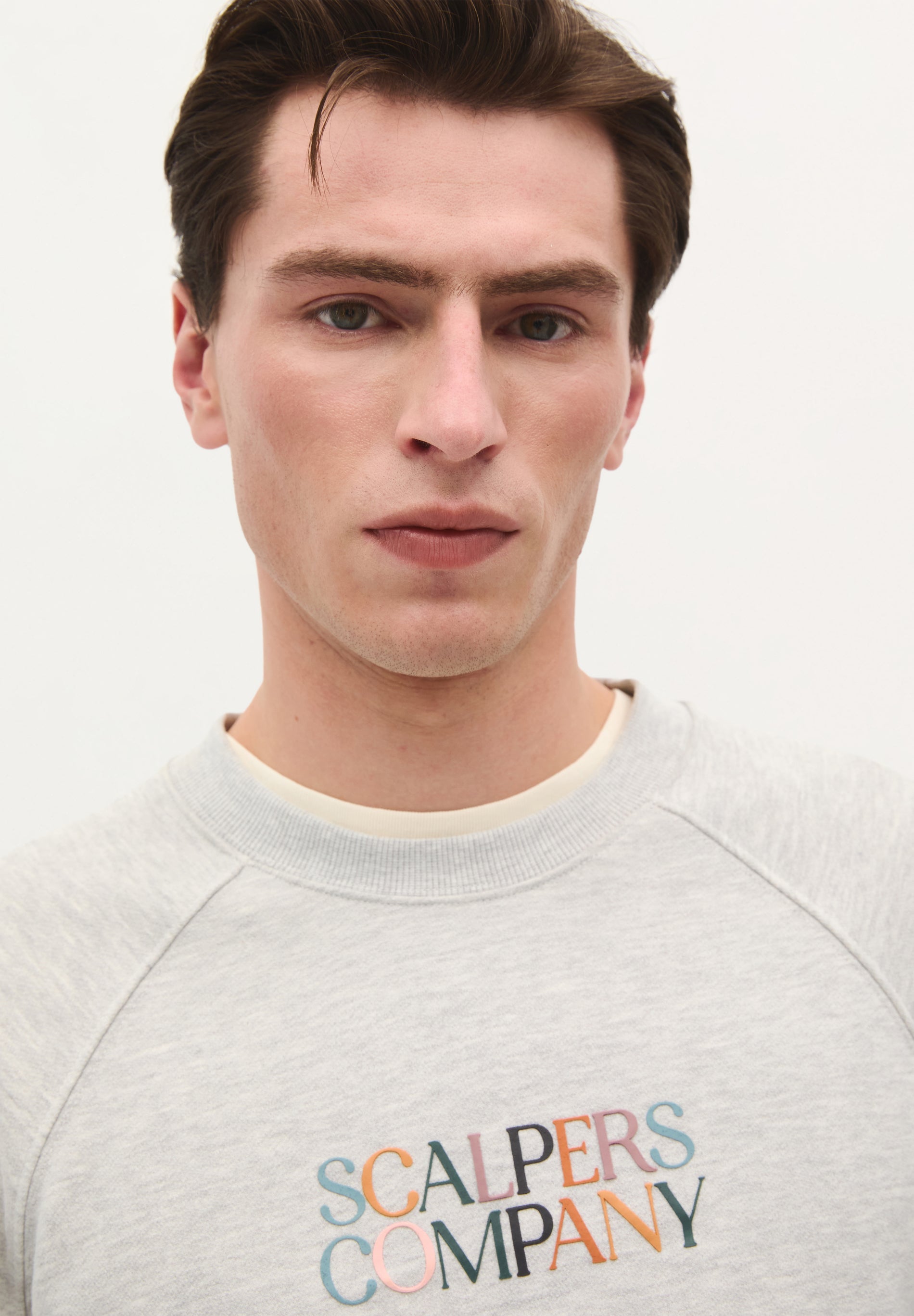 SWEATSHIRT LOGO FARBEN