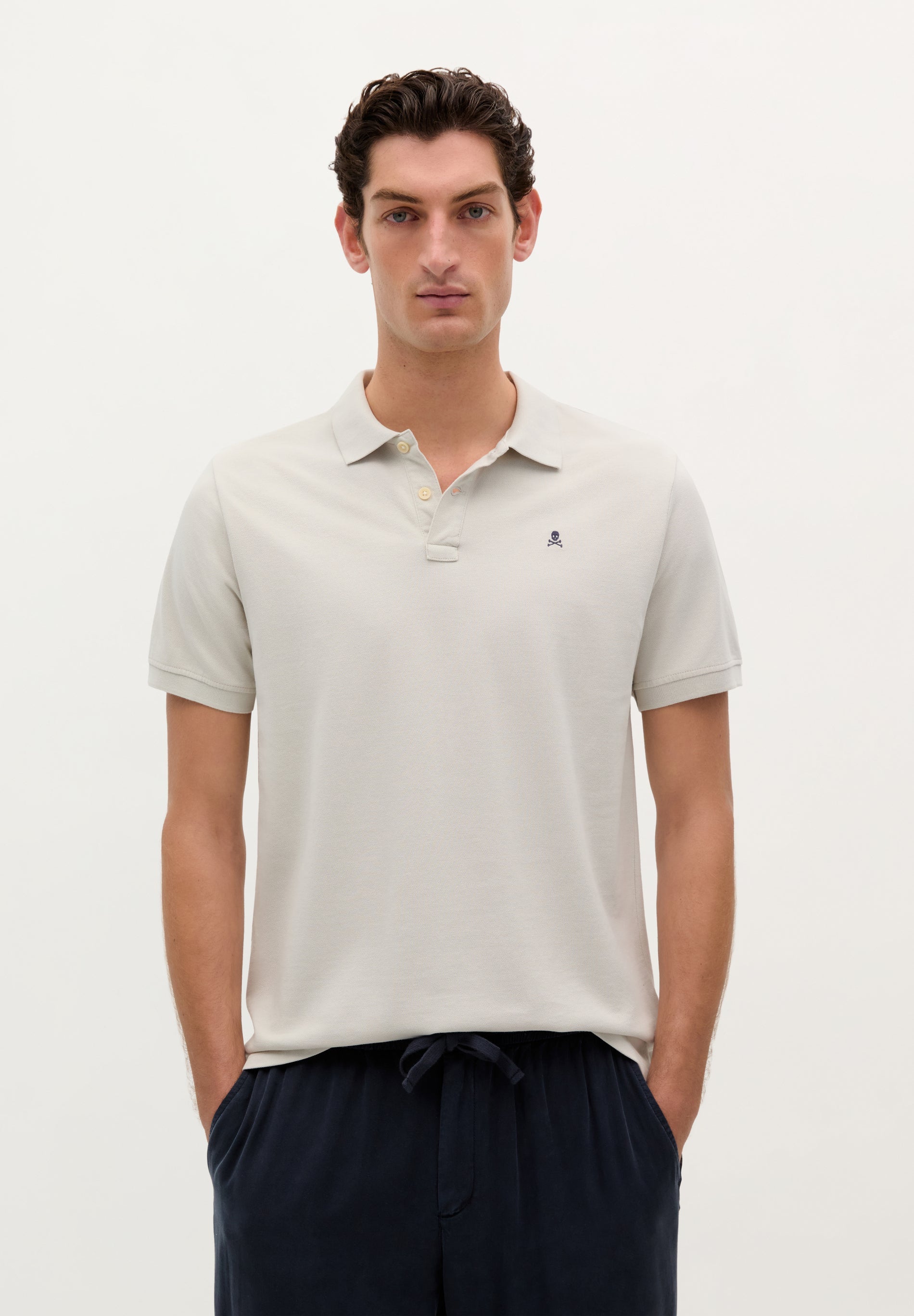 POLOSHIRT MIT FARBLICH ABGESETZTEM TOTENKOPF