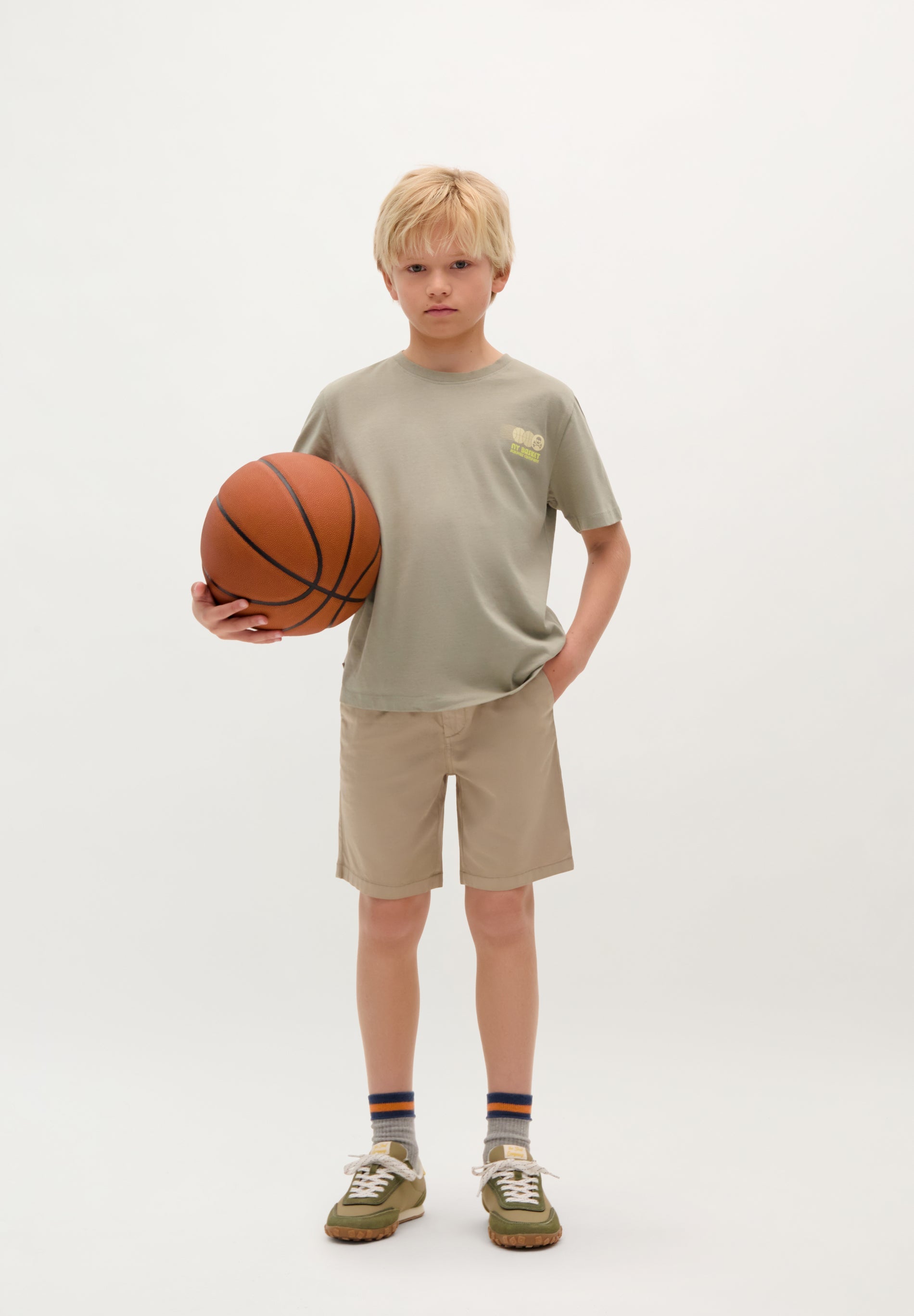 T-SHIRT MIT BASKET-PRINT