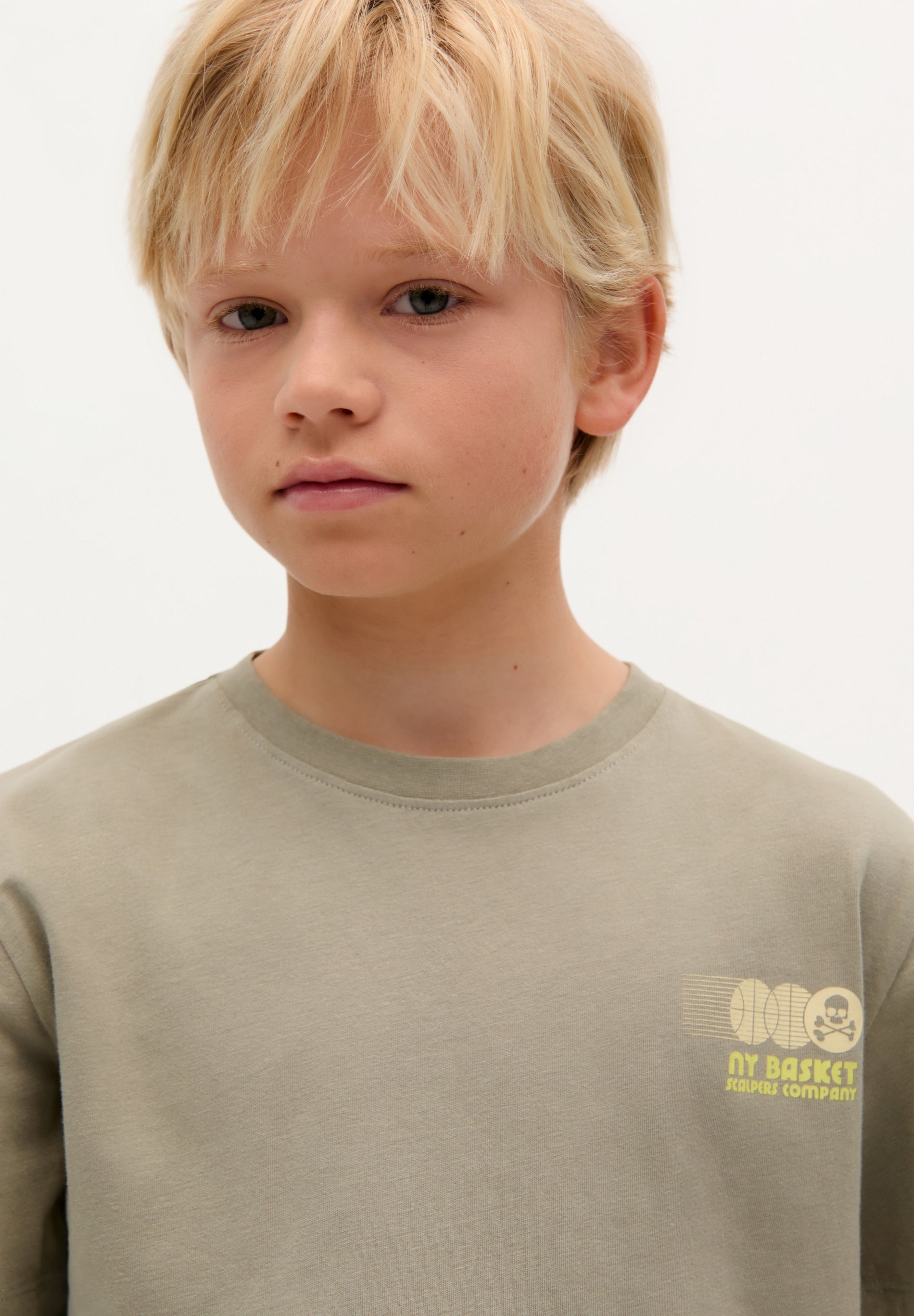 T-SHIRT MIT BASKET-PRINT