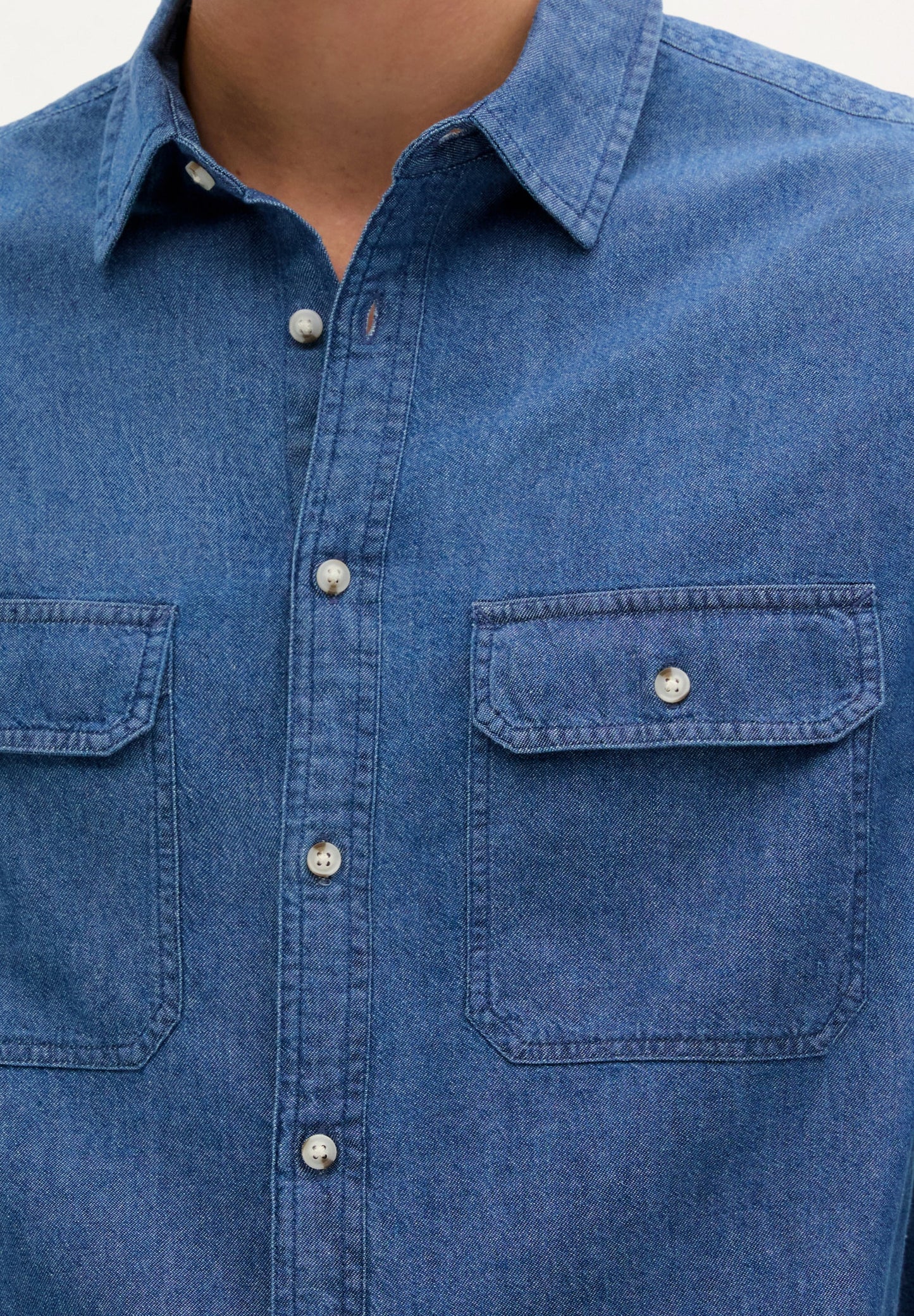 DENIMHEMD MIT TASCHEN