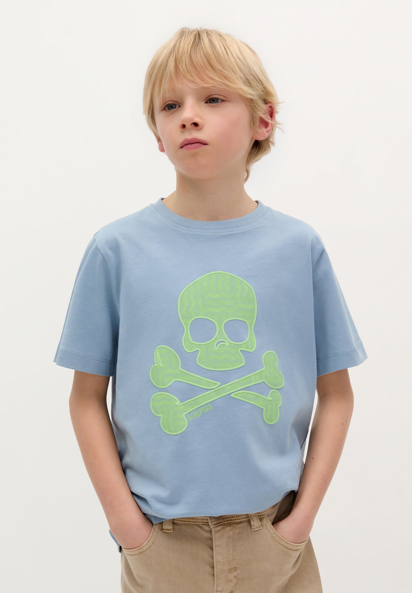 T-SHIRT MIT TOTENKOPFPRINT UND WELLEN