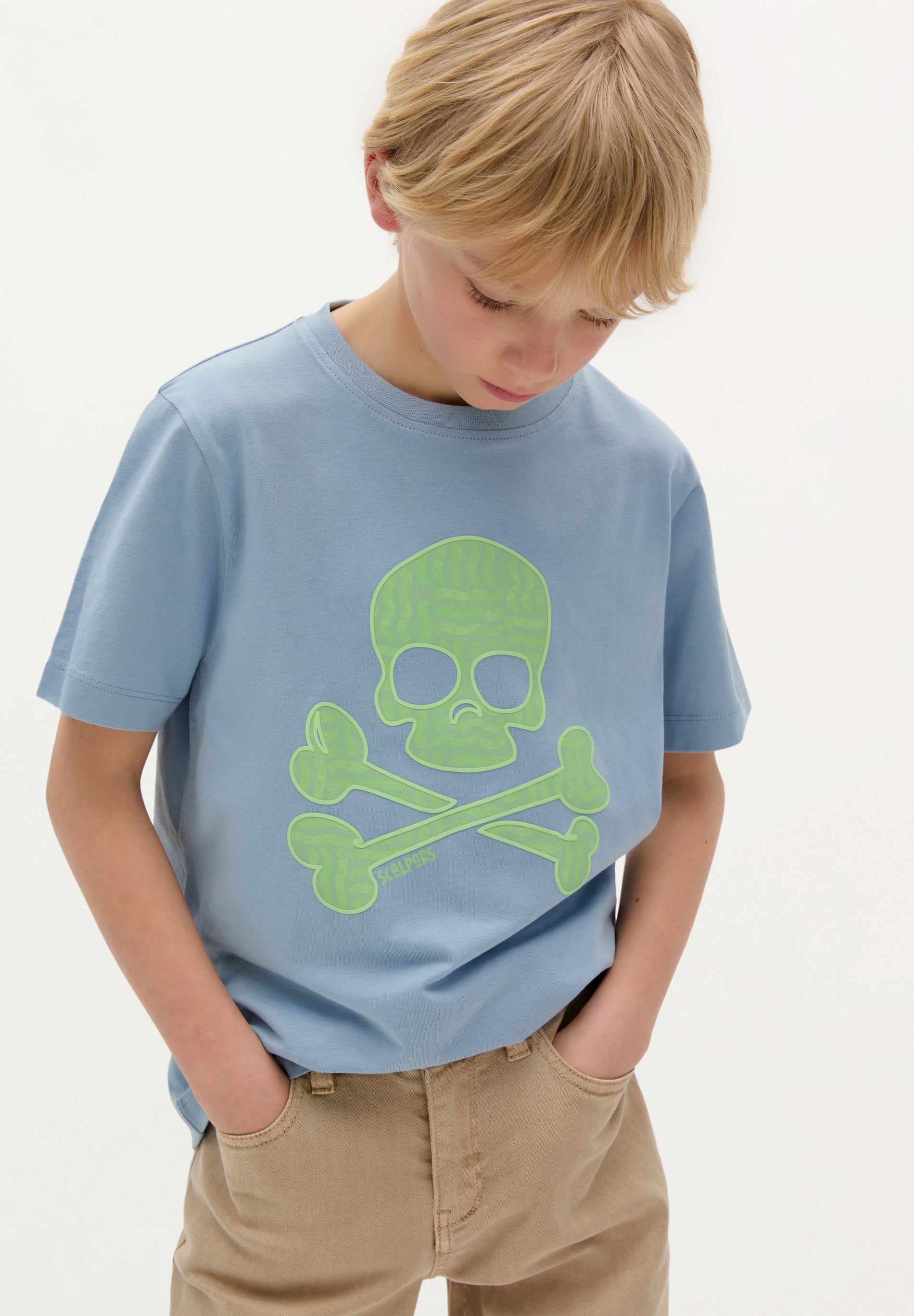 T-SHIRT MIT TOTENKOPFPRINT UND WELLEN