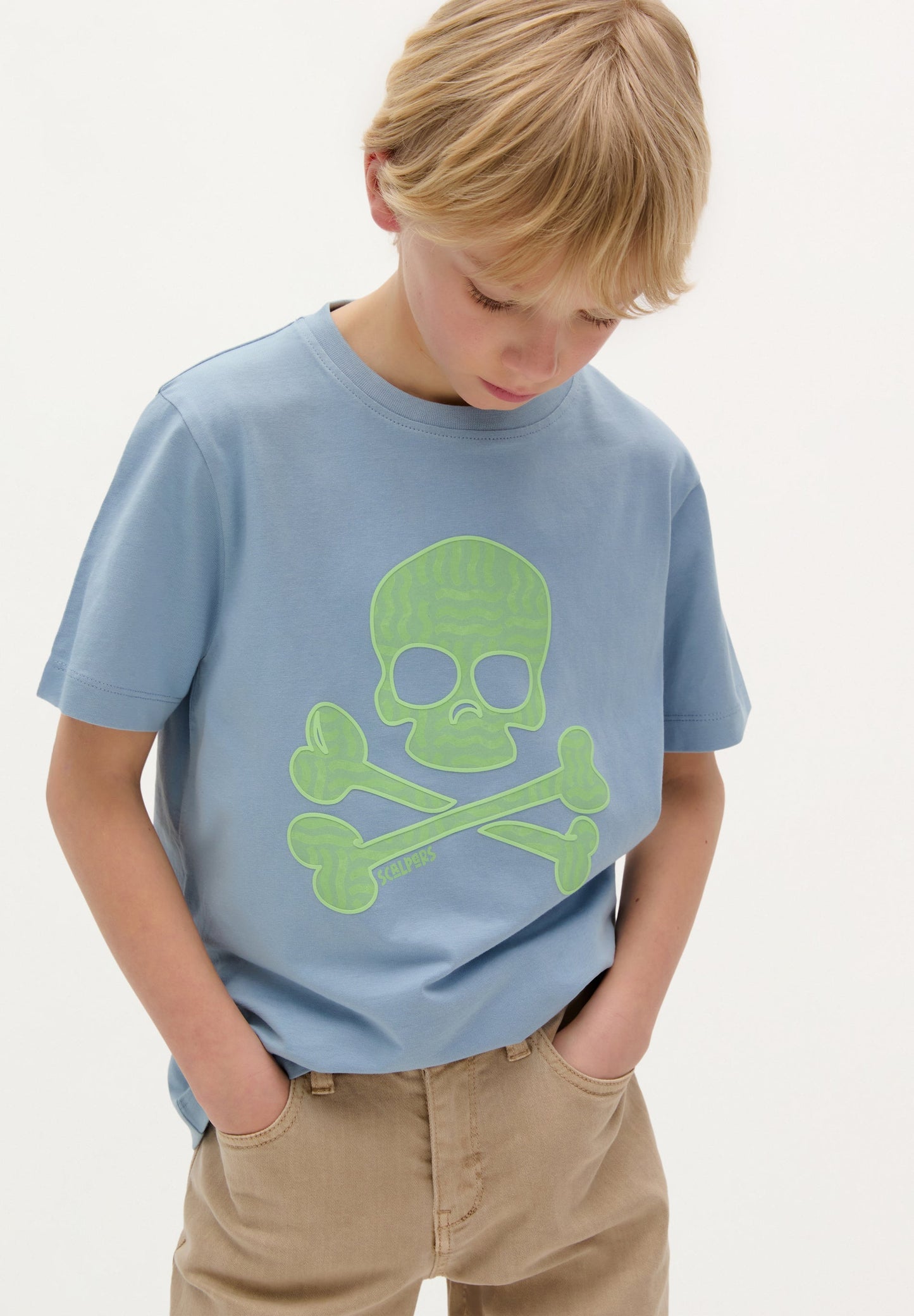 T-SHIRT MIT TOTENKOPFPRINT UND WELLEN