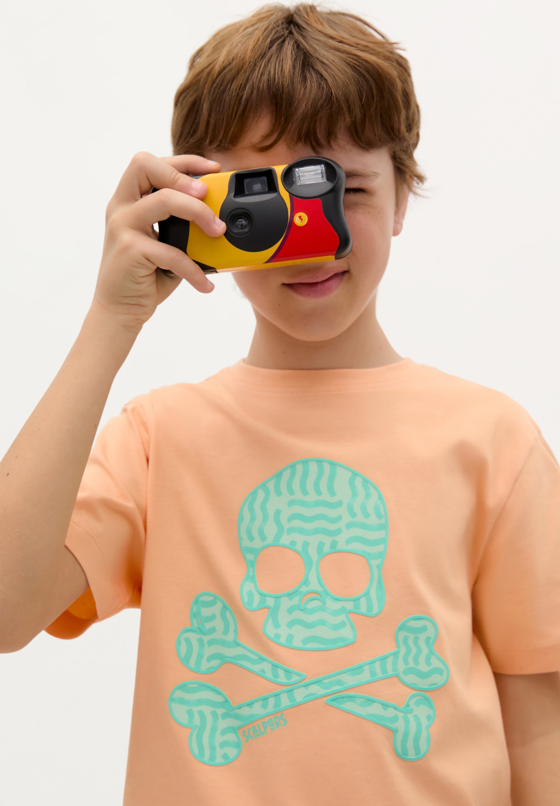 T-SHIRT MIT TOTENKOPFPRINT UND WELLEN