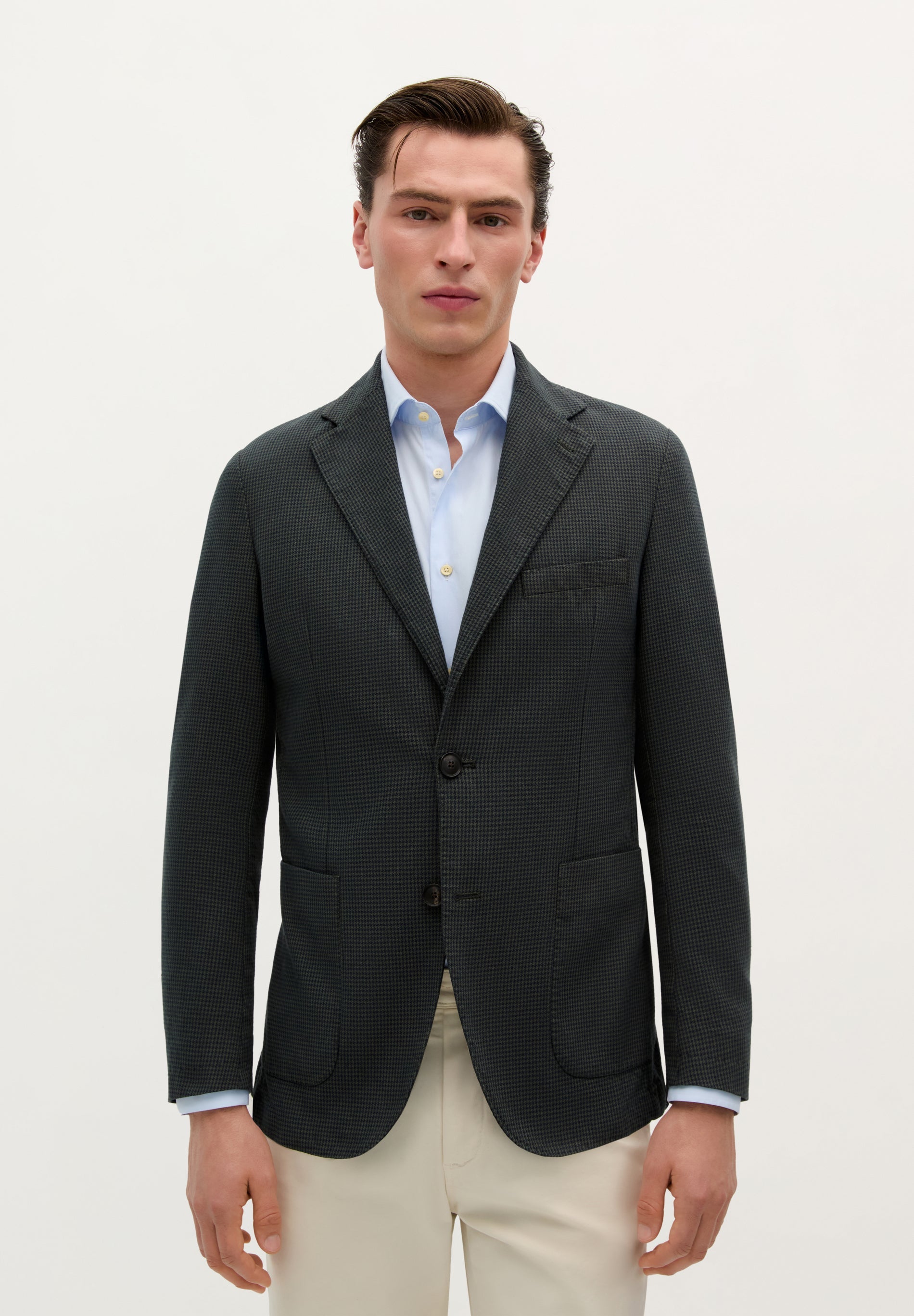 FIGURBETONTER BLAZER MIT TASCHEN