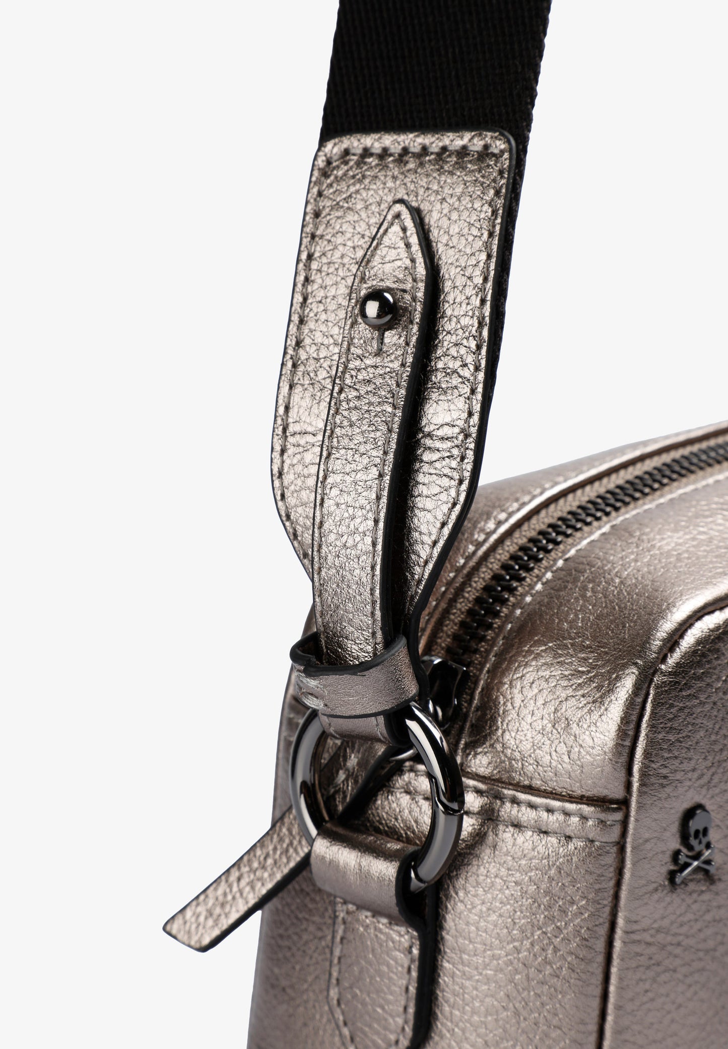 LEDERTASCHE MIT ALLOVER-TOTENKÖPFEN