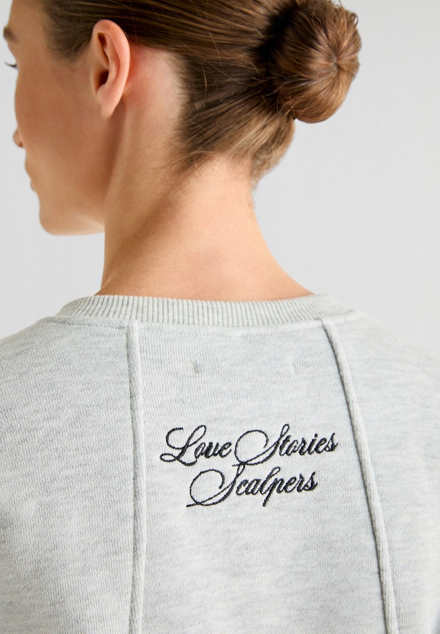 SWEATSHIRT LOGO HINTEN SCALPERS X LOVE STORIES