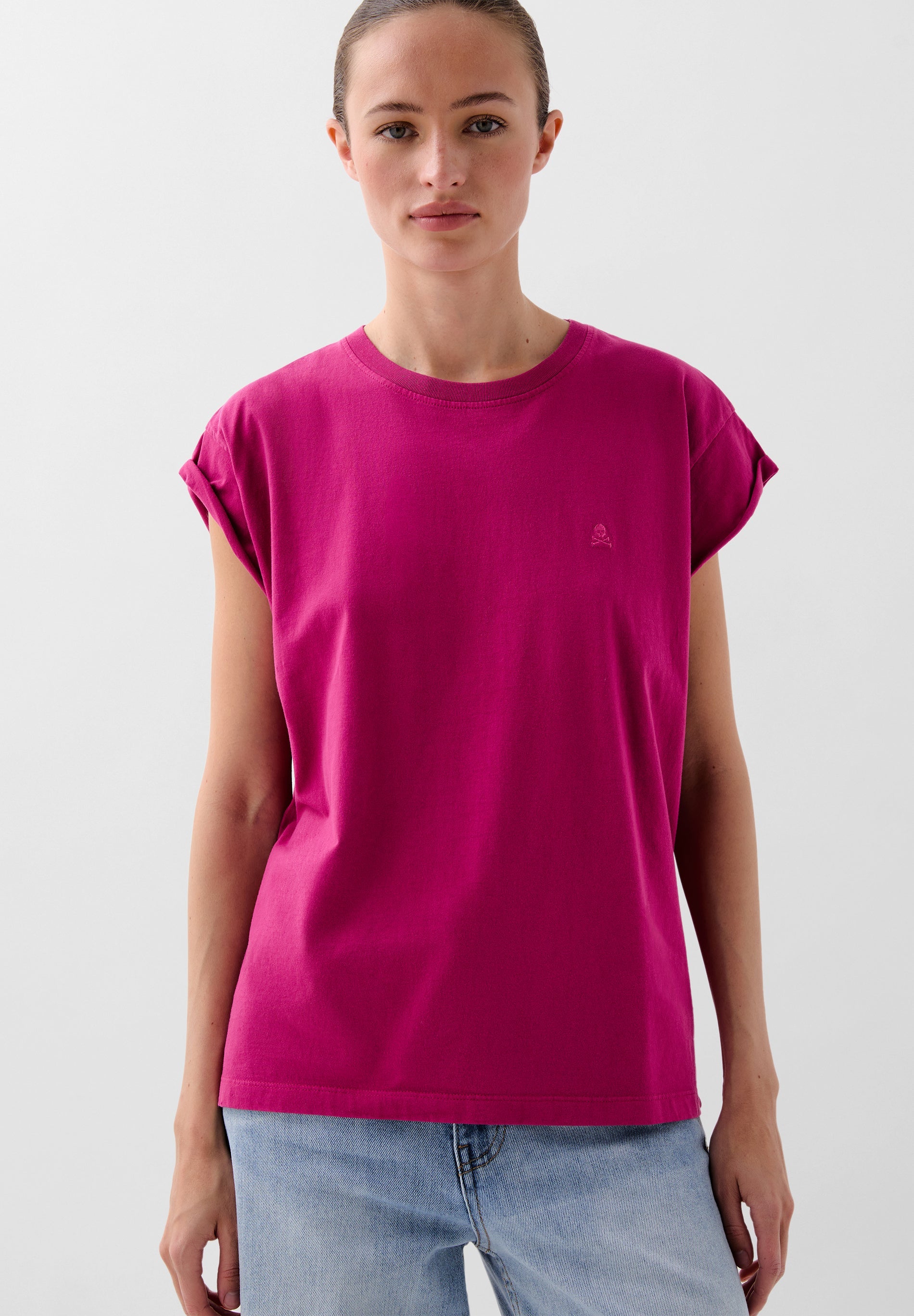 SHIRT MIT FARBLICH PASSENDER TOTENKOPFSTICKEREI
