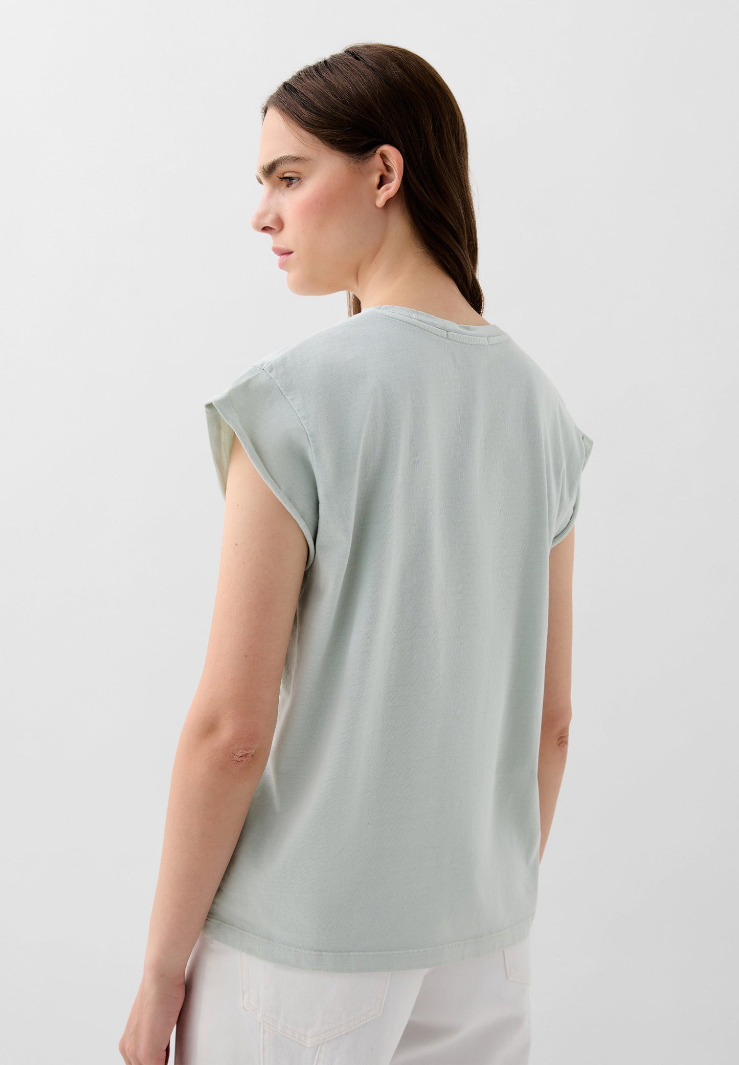 SHIRT MIT FARBLICH PASSENDER TOTENKOPFSTICKEREI