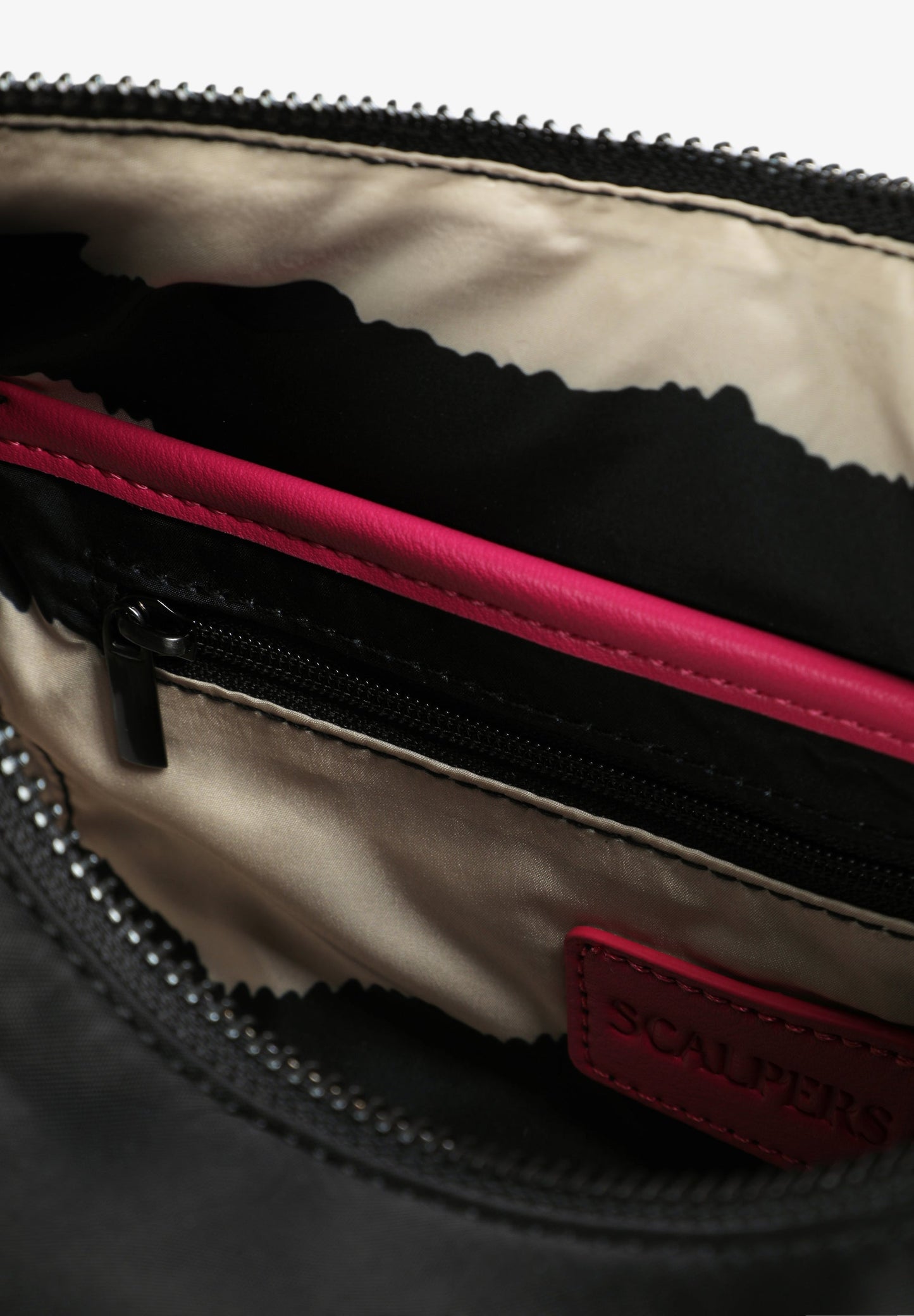 SCHULTERTASCHE MIT GEFLOCHTENEM TRAGEGURT