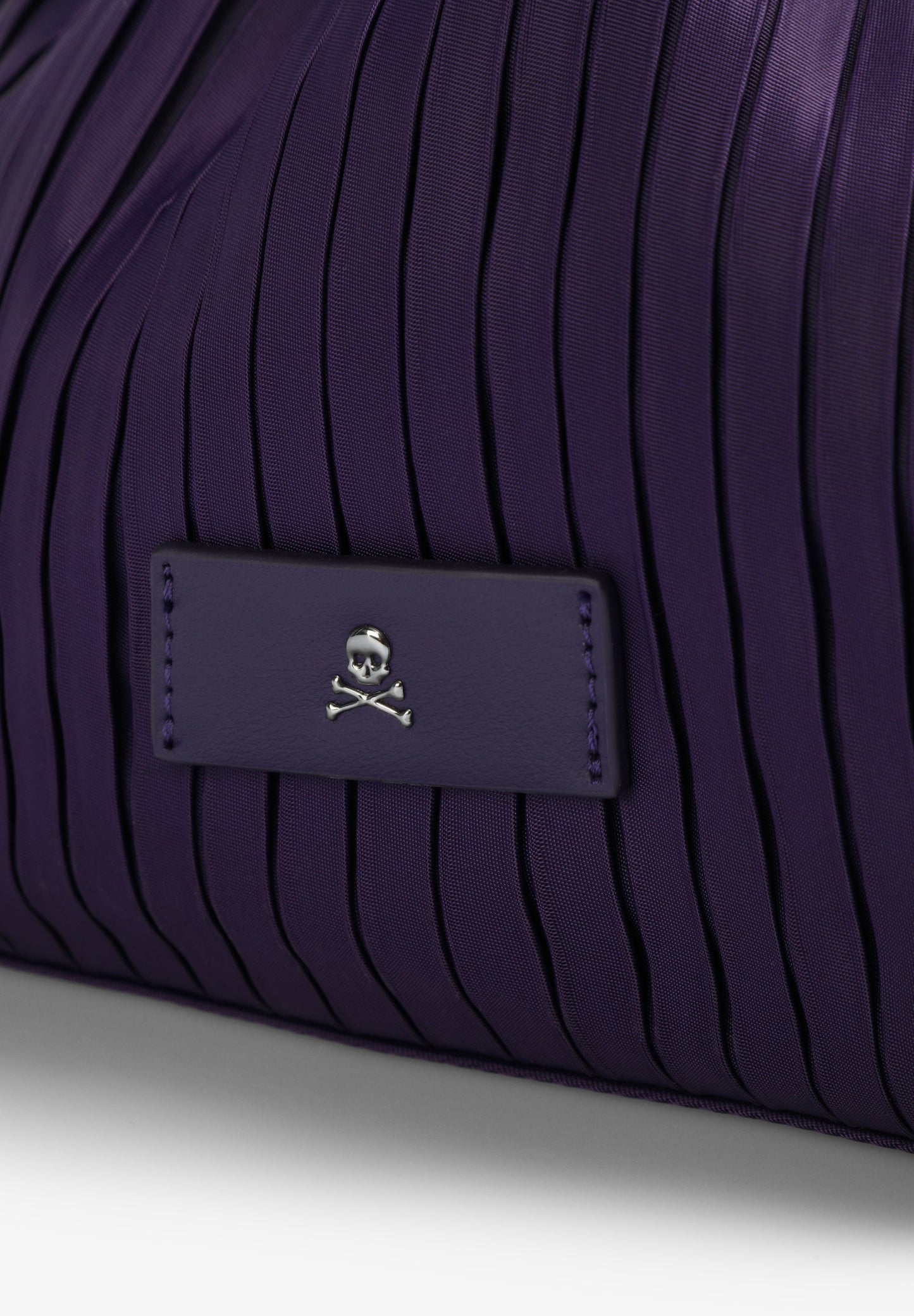 PLISSIERTE TASCHE MIT VERSTELLBAREN RIEMEN