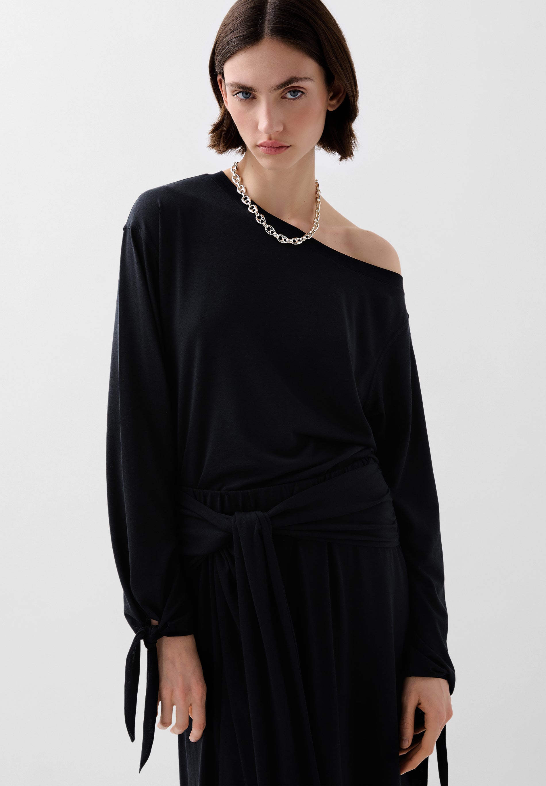 ASYMMETRISCHE BLUSE MIT SCHLEIFEN