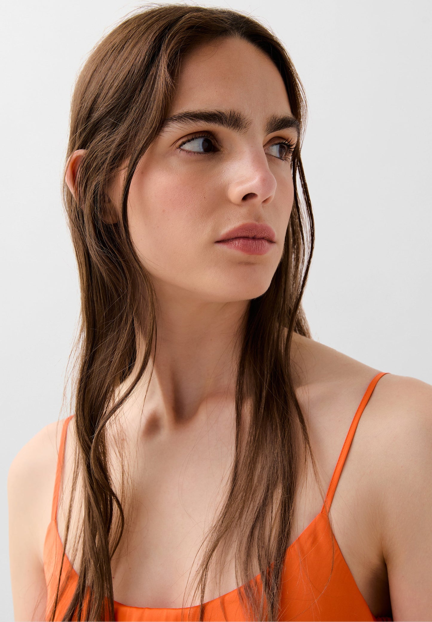 ASYMMETRISCHES KLEID VOLANTS