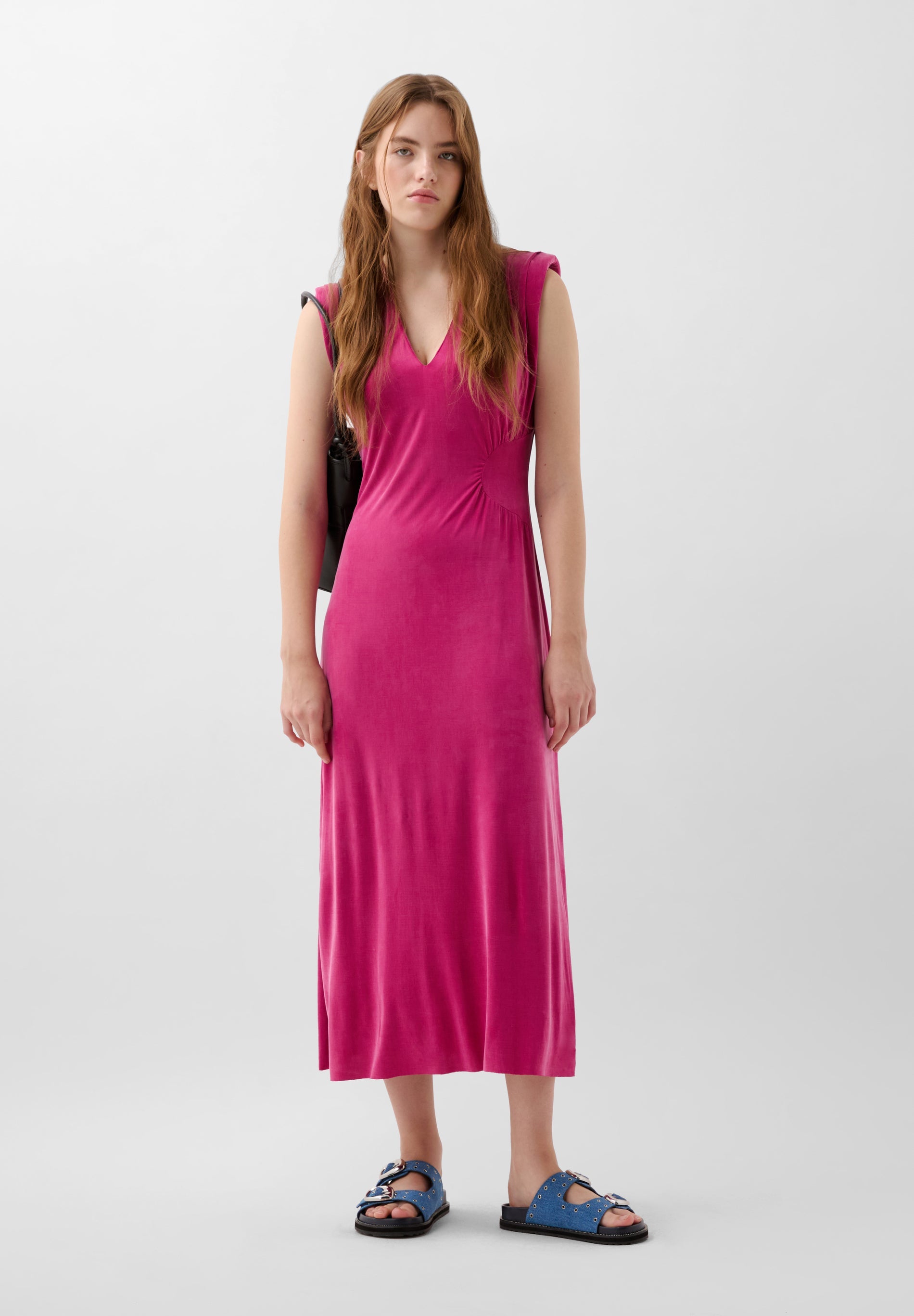 KLEID AUS CUPRO MIT DETAIL AM BUND