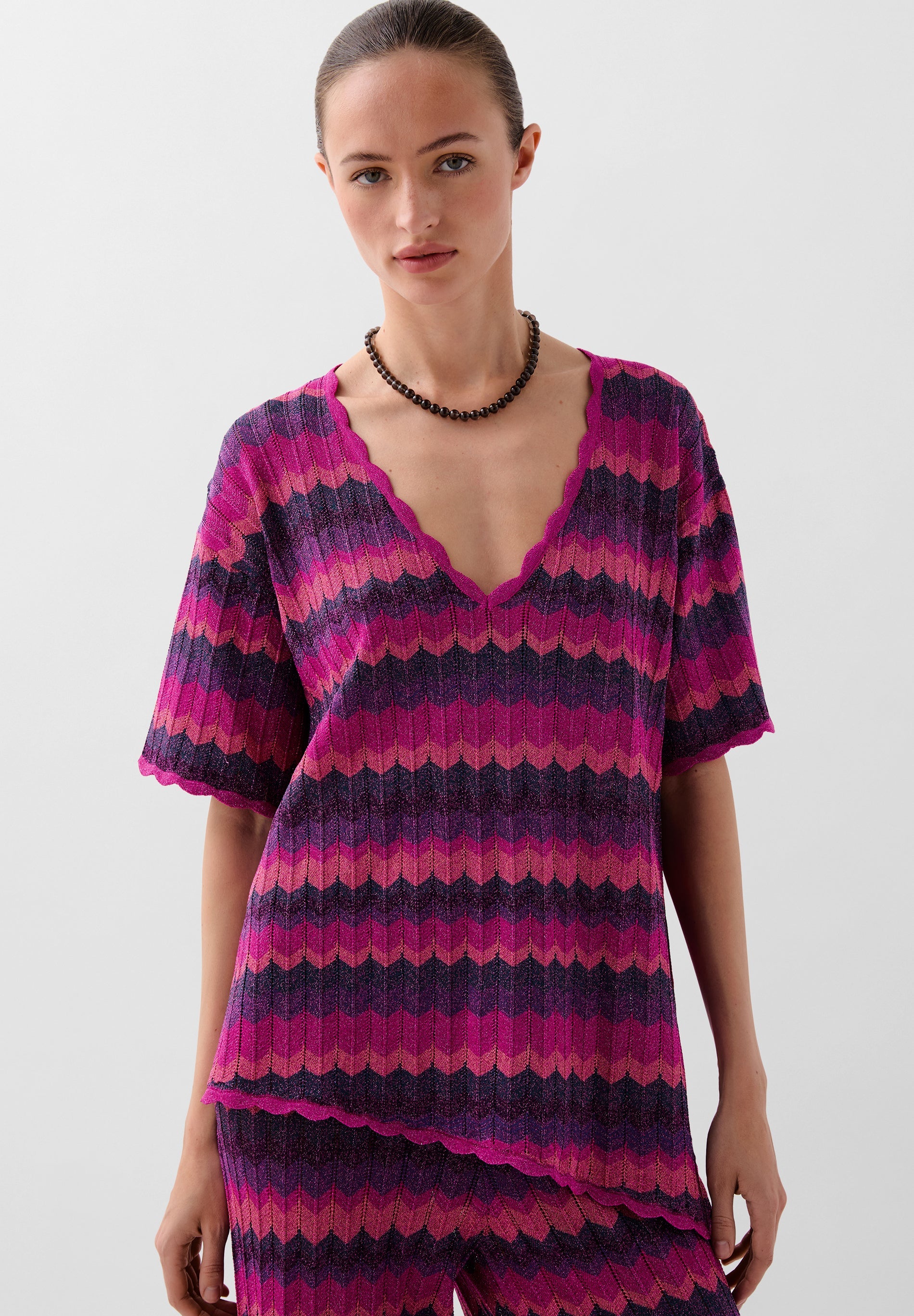 STRICKPULLOVER AUS LUREX MIT LOCHMUSTER