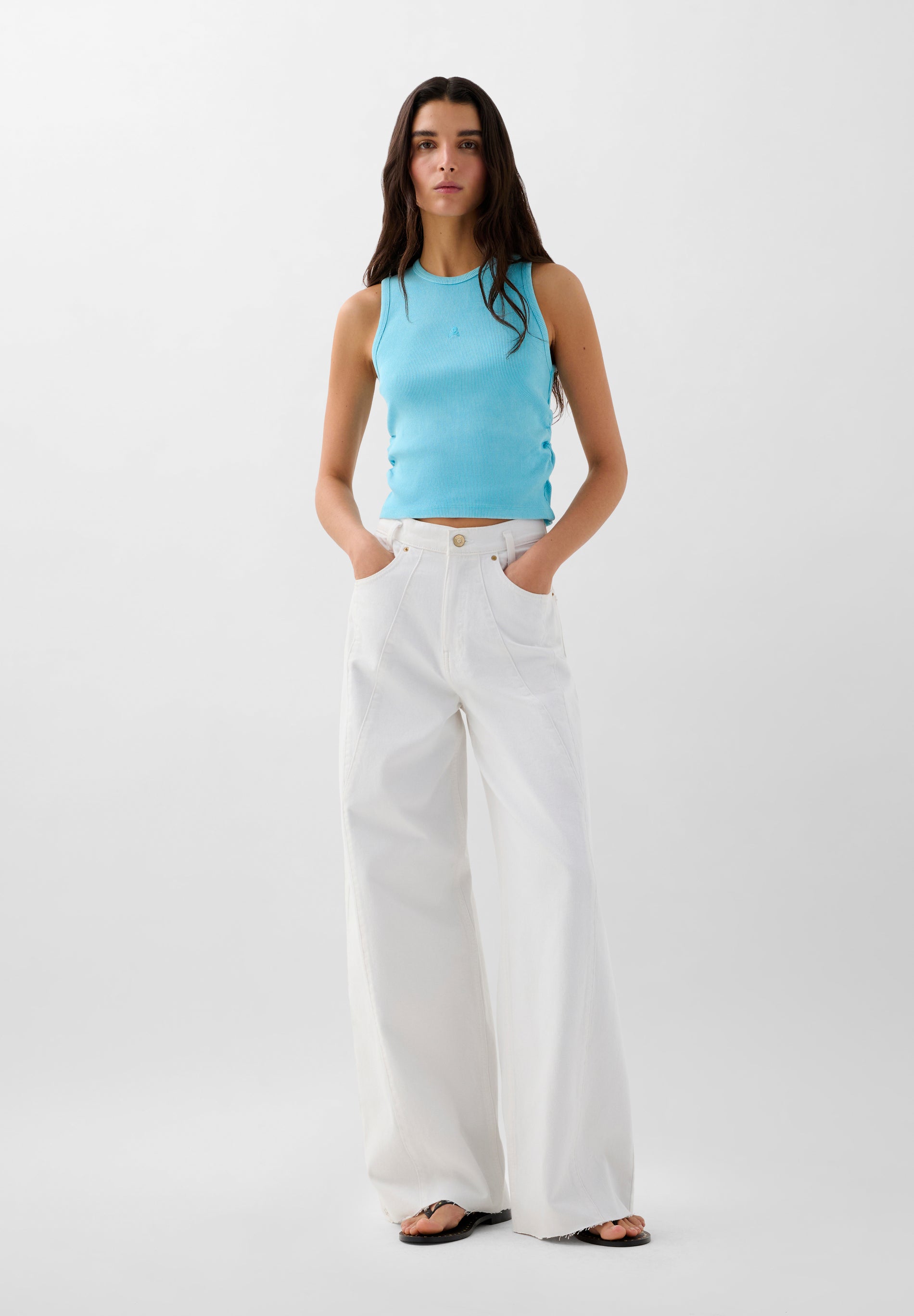 JEANS MIT HOHEM BUND