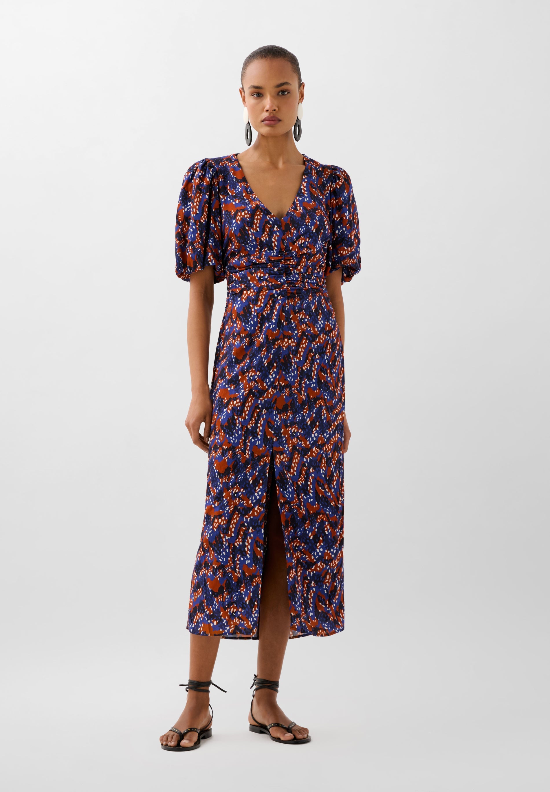 KLEID MIT PRINT UND RAFFUNG VORNE