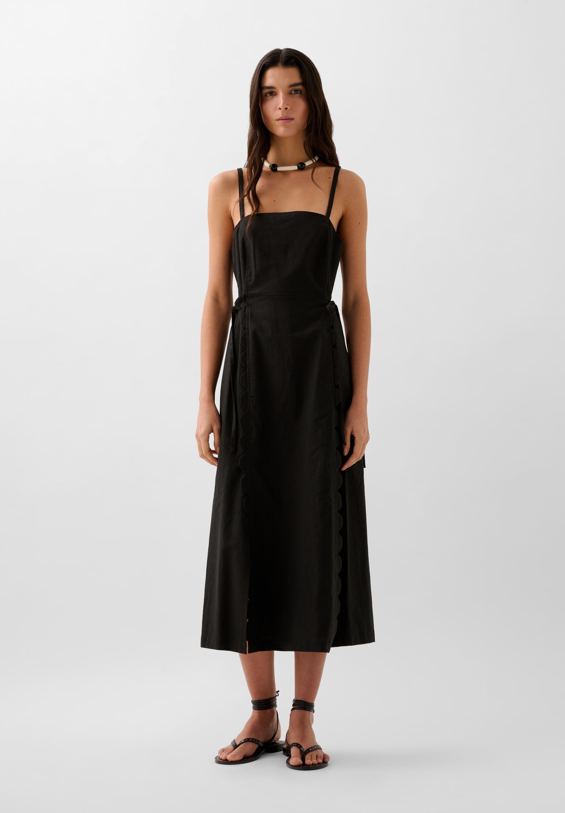 KLEID SCHNÜRUNG UND SCHLITZE