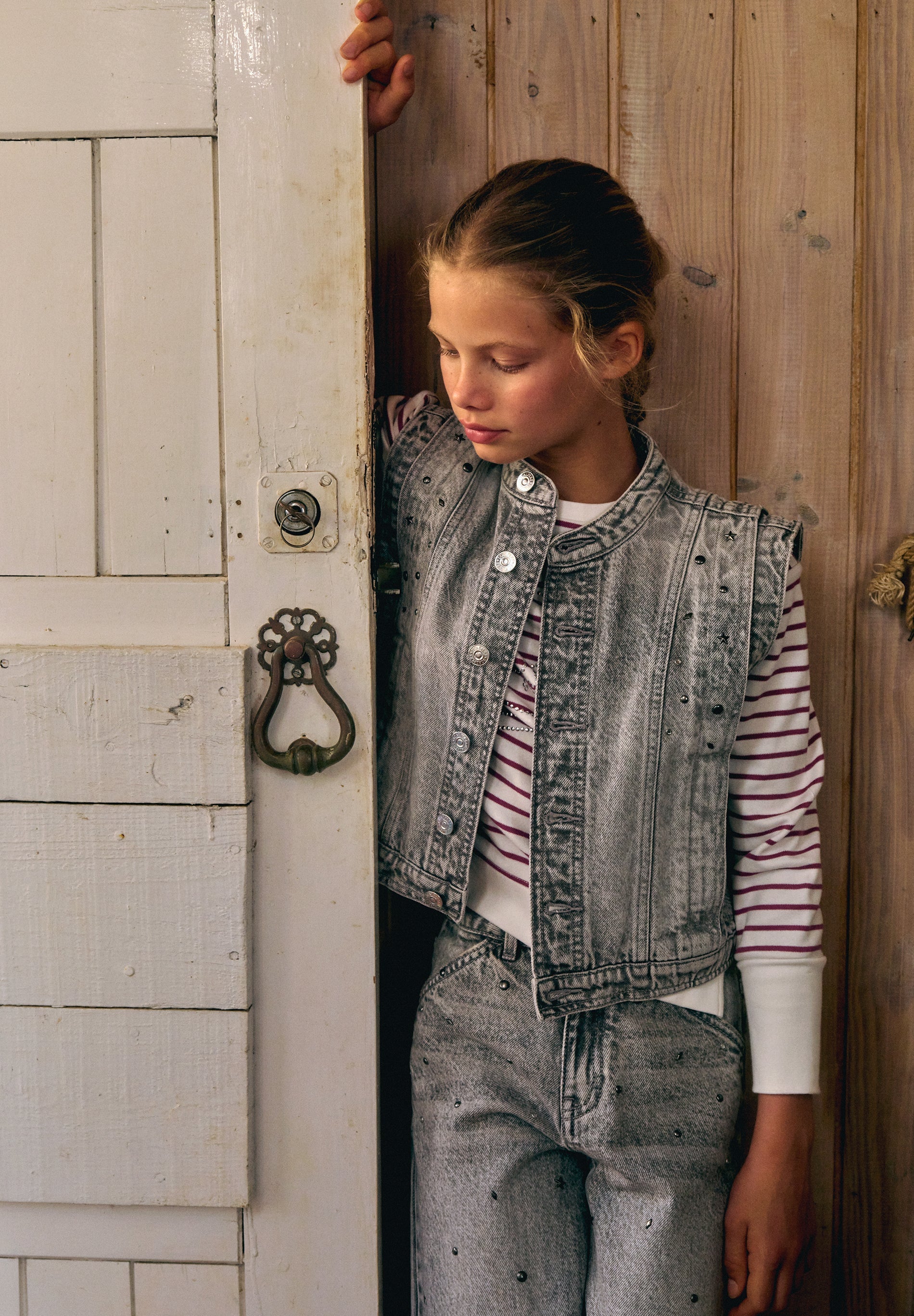 CULOTTE-JEANS MIT NIETEN