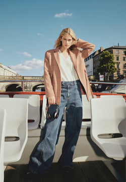 KARIERTER BLAZER MIT GÜRTEL