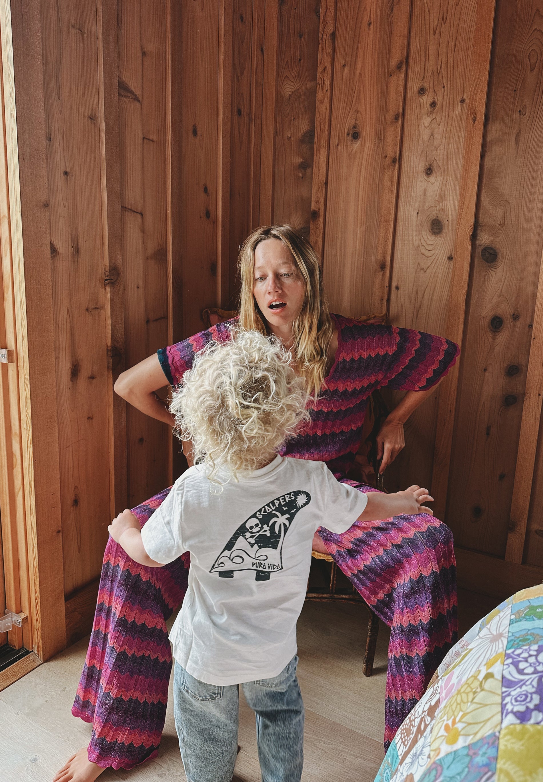 T-SHIRT MIT SURFPRINT