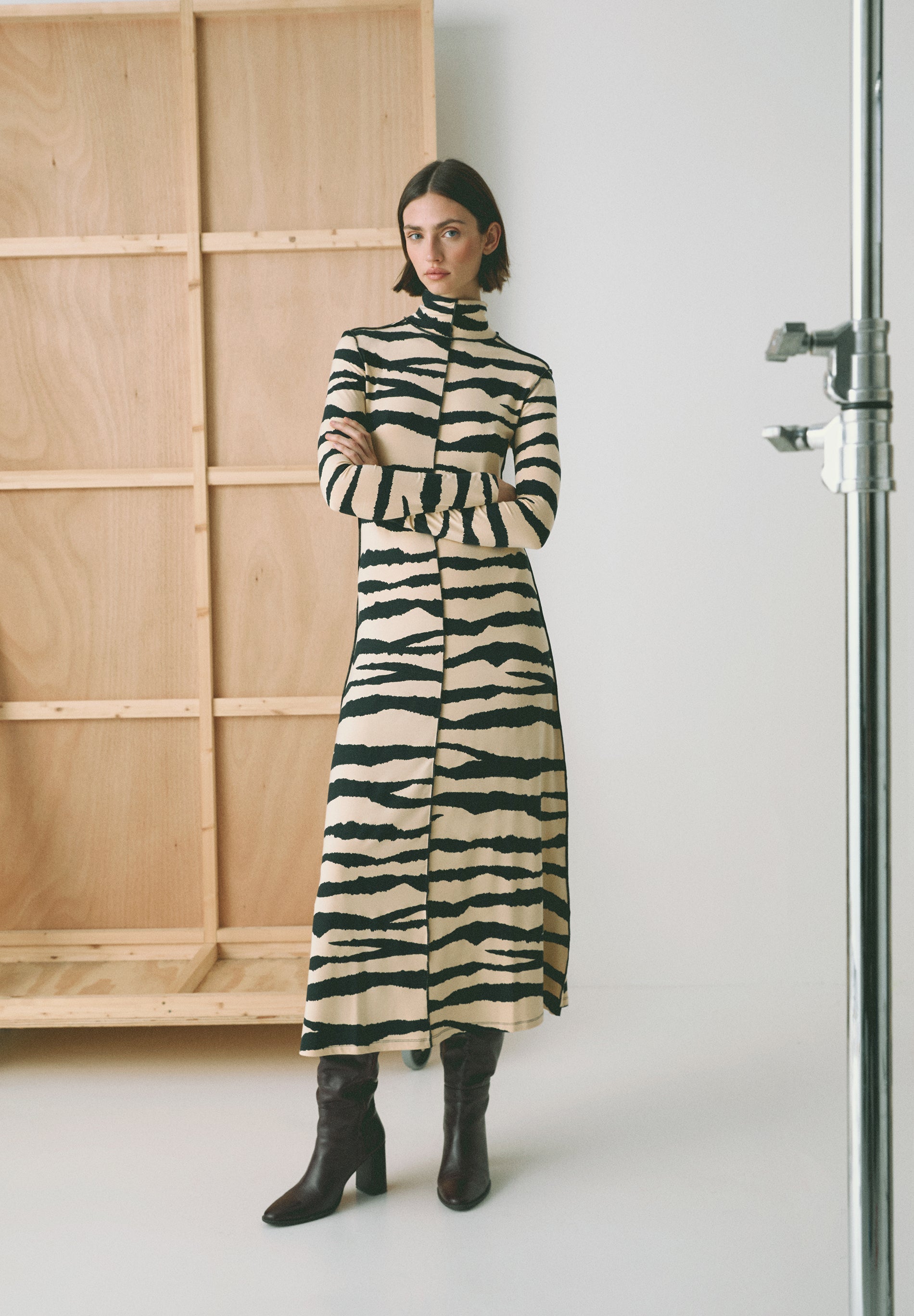 FEINSTRICKKLEID MIT ZEBRAPRINT