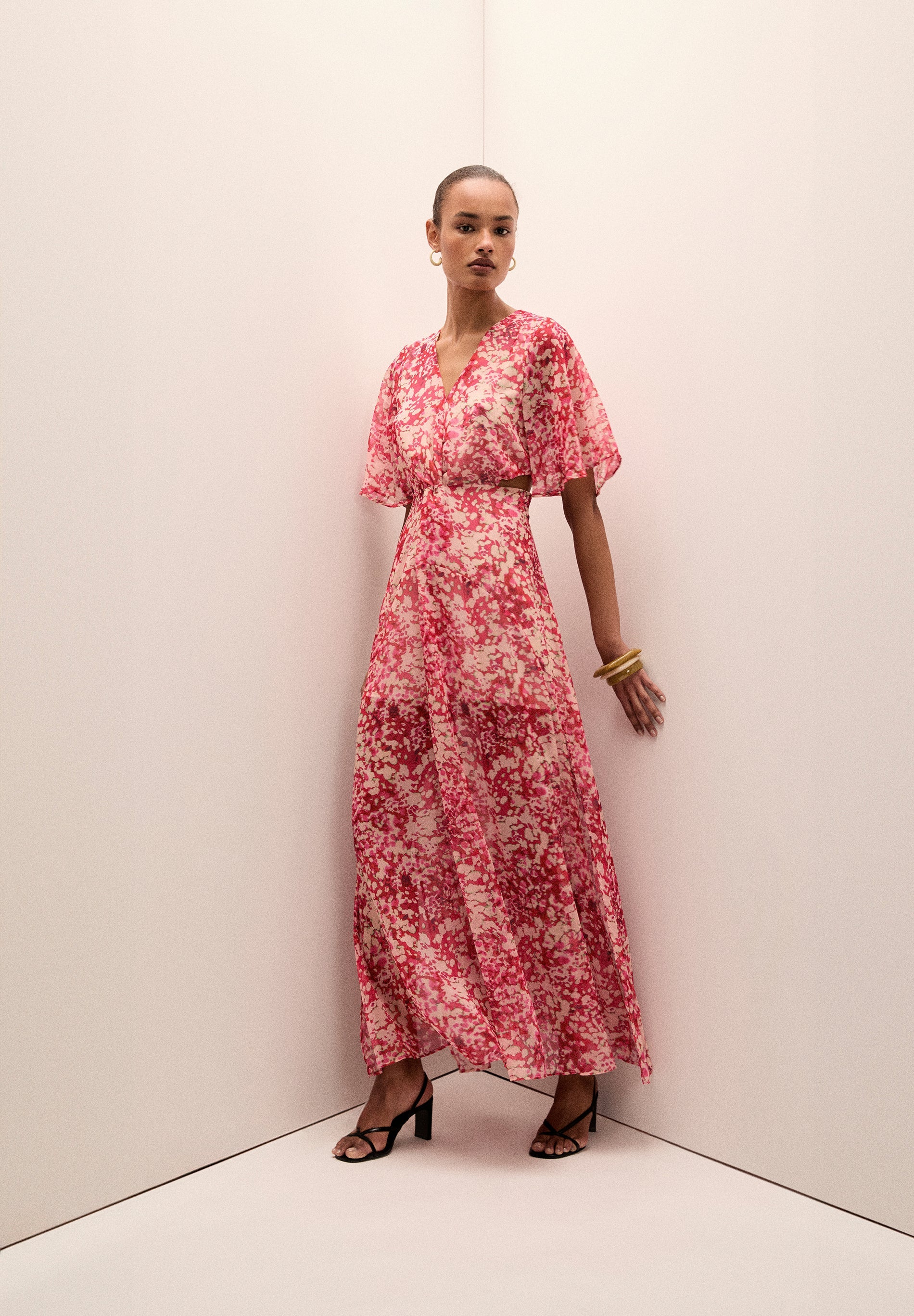 FLIESSENDES KLEID MIT PRINT