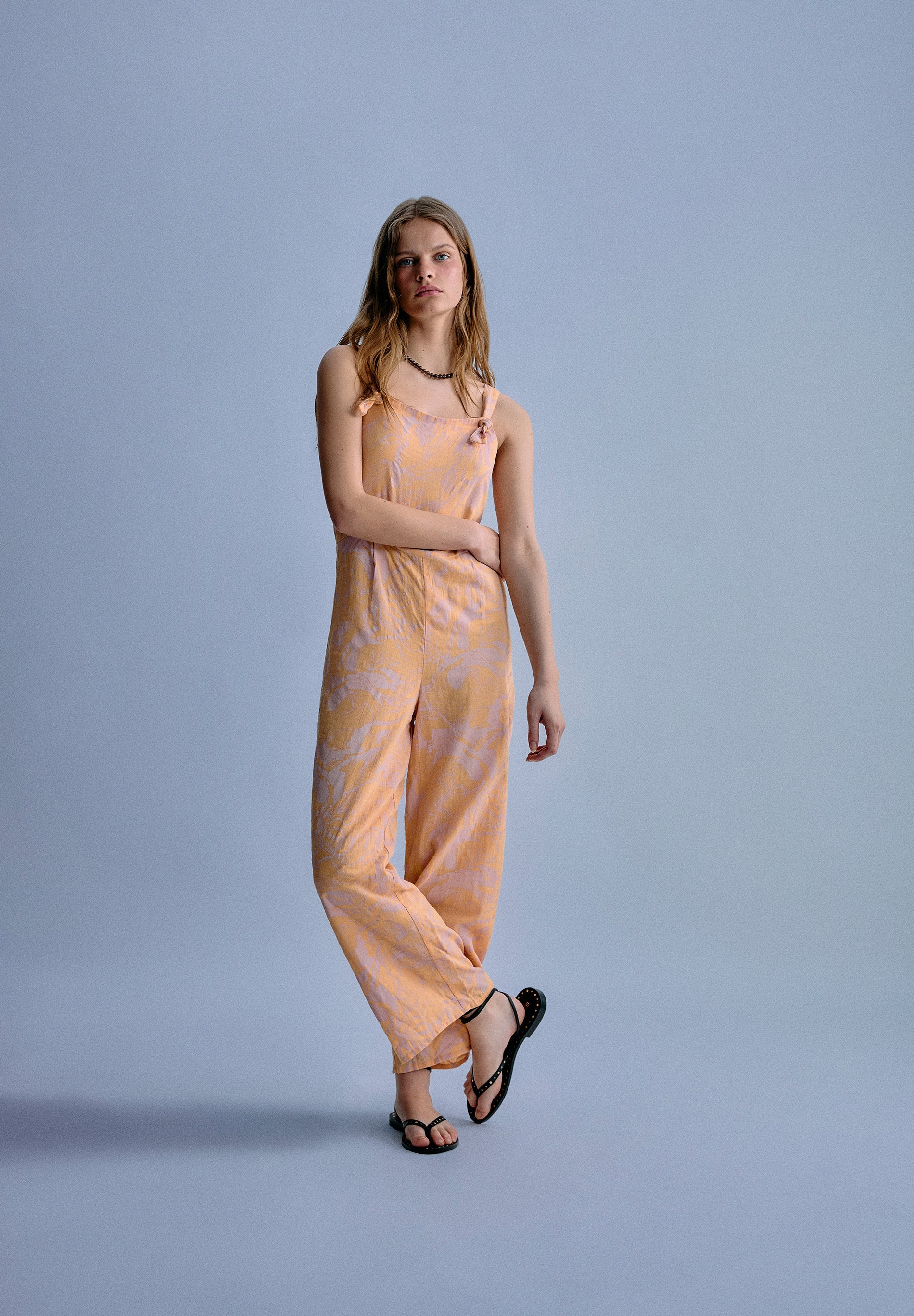 JUMPSUIT MIT PRINT UND BUNDFALTEN