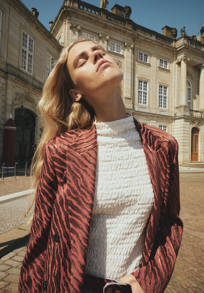 SATINBLAZER MIT ANIMALPRINT
